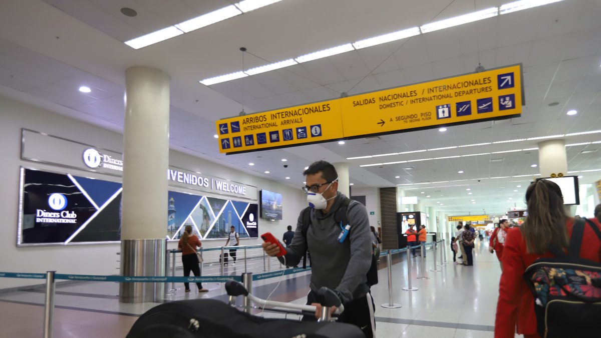 Imagen referencial. Desde el pasado 20 de marzo, los aeropuertos volvieron a retomar los vuelos humanitarios, para permitir el retorno de compatriotas.