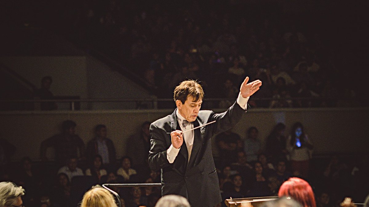 El maestro Dante Santiago Anzolini reinventa la temporada en época de pandemia.