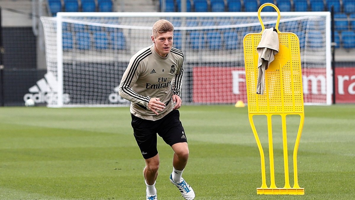 El jugador alemán Toni Kross siendo parte de los entrenamientos del Real Madrid .