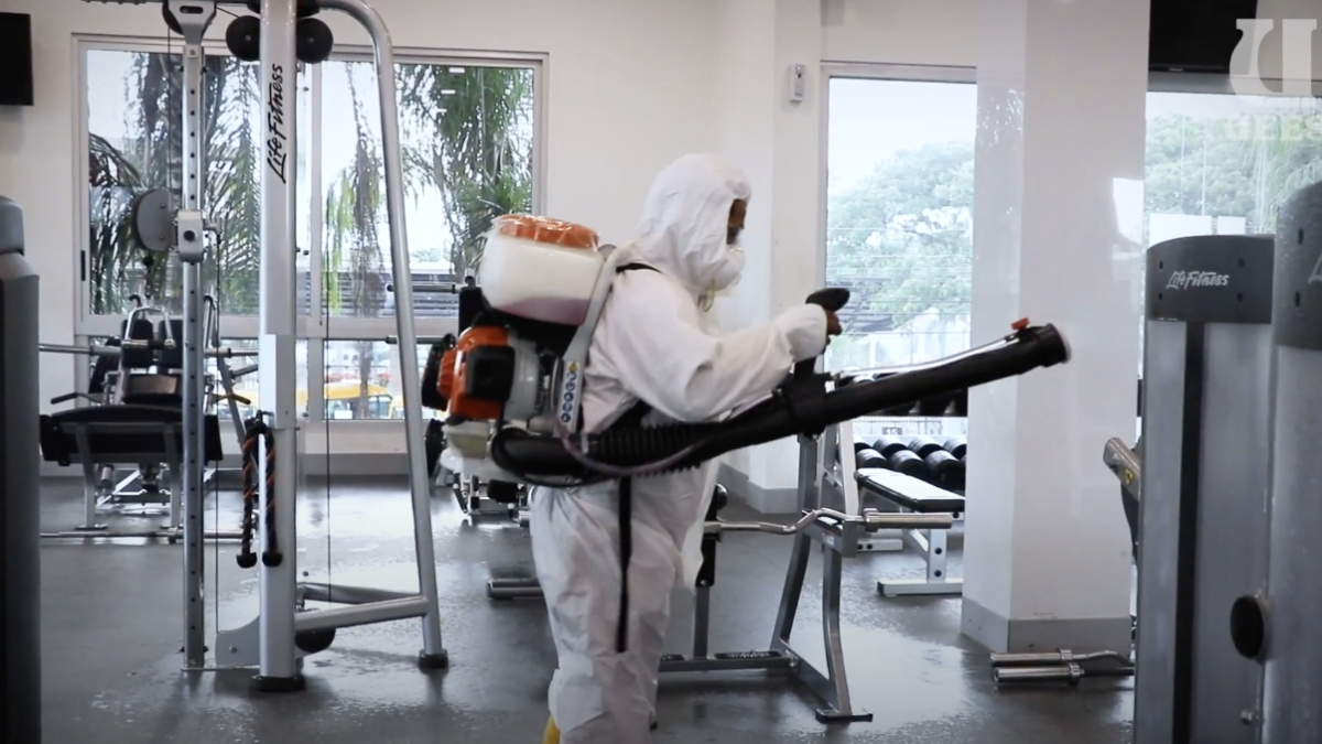 Desde la semana pasada se realiza tarea de fumigación en el campus de la UEES.