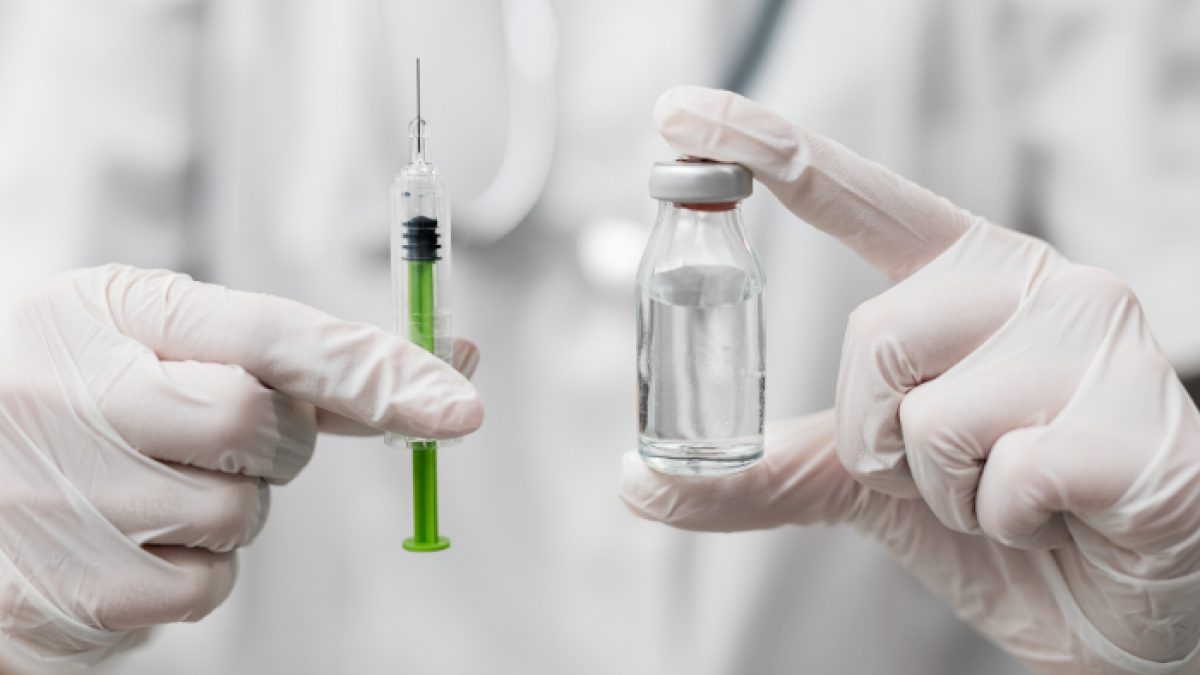 La estadounidense Moderna fue una de las primeras empresas en inyectar pruebas a humanos, comenzando el pasado 16 de marzo.