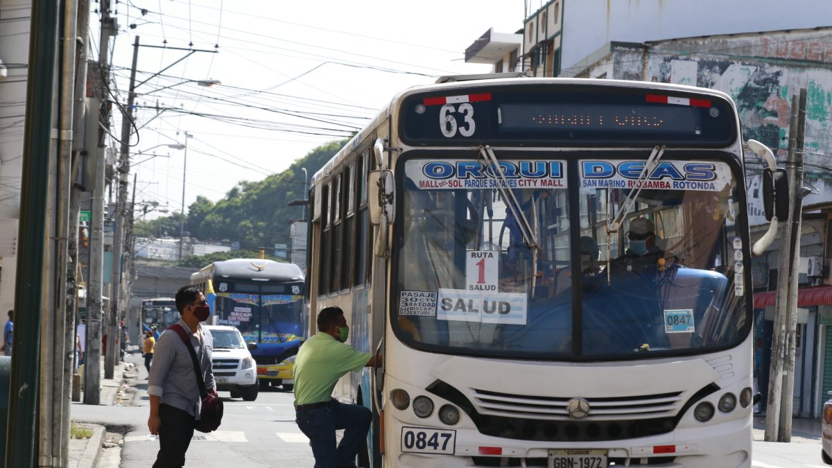 Circulación. Líneas de buses retomaron los recorridos en la ciudad.