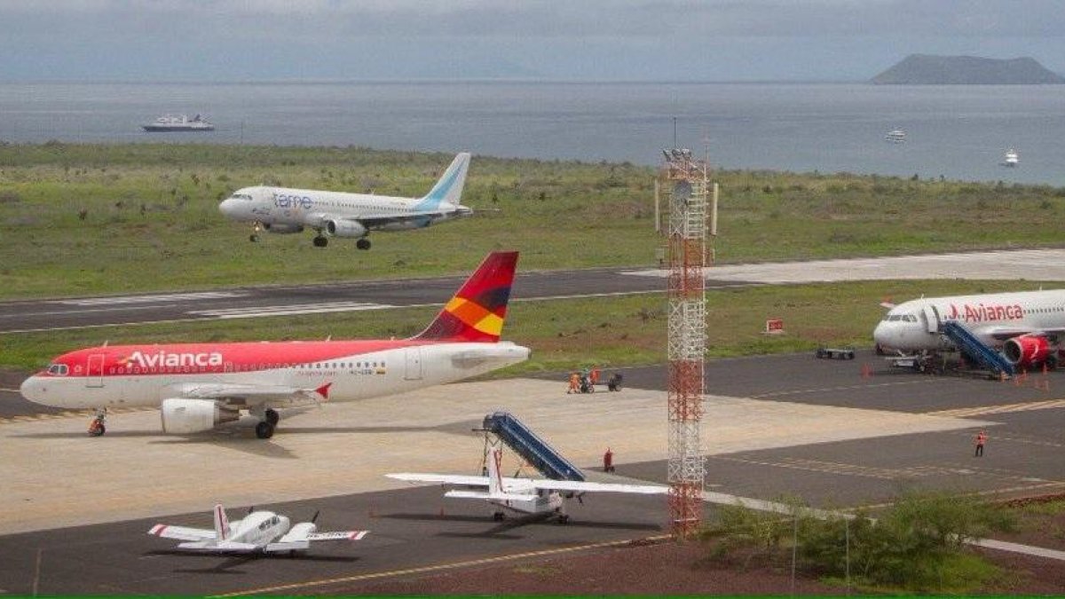 Por condiciones logísticas, que los aeropuertos de Galápagos reciban vuelos directos puede tomar de un año y medio a dos años.