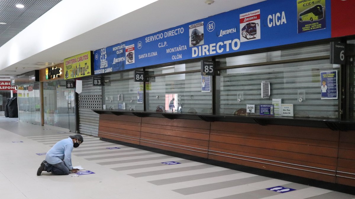 Actividad. En el establecimiento se aplican medidas para que los usuarios respeten la distancia.