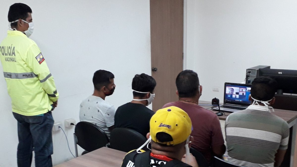Audiencia. Los sospechosos capturados en Daule escucharon los cargos que les formuló una jueza.
