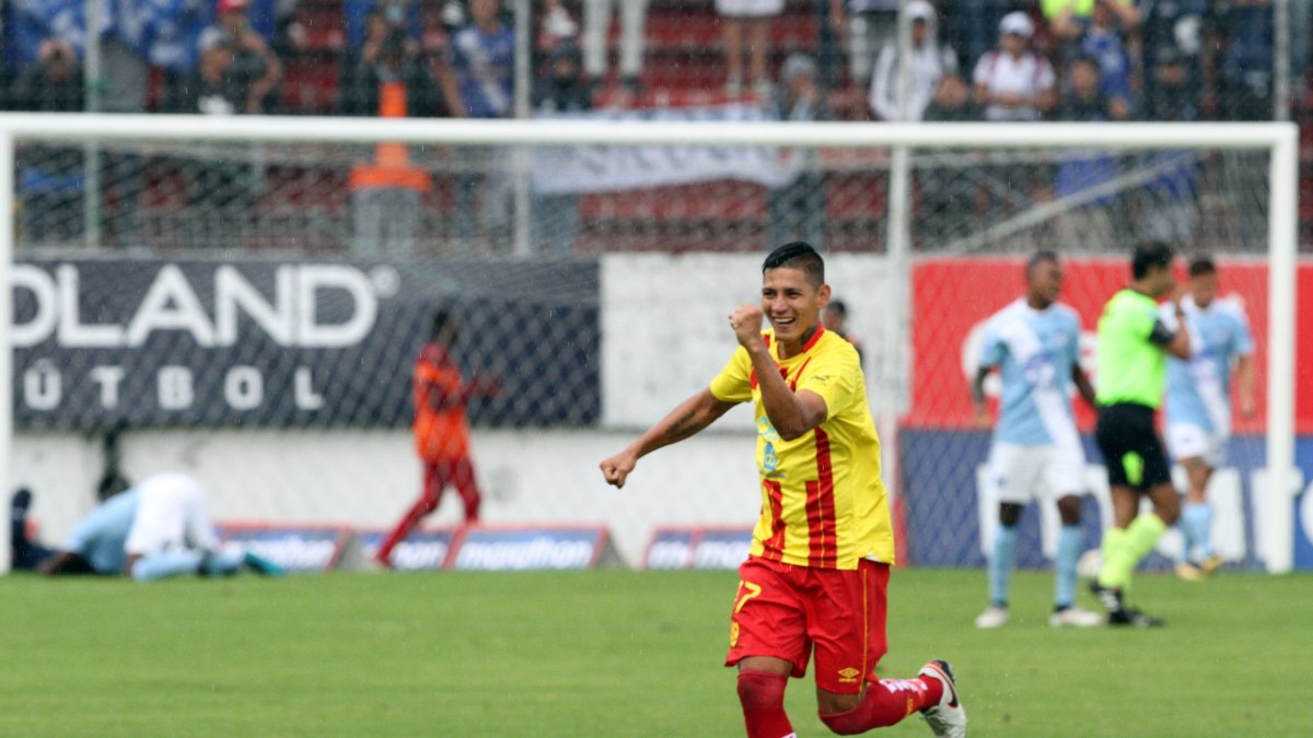 El jugador Luis Romero es considerado uno de los defensas más 'bravos'.