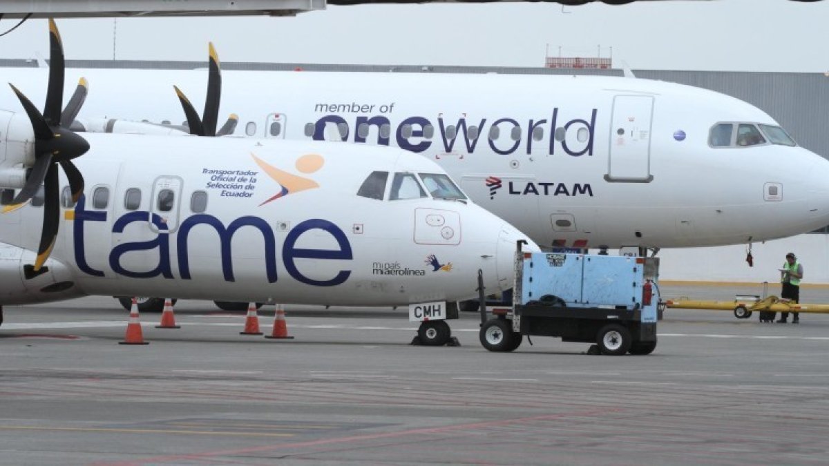 La plantilla de la aerolínea estatal está conformada por más de 900 trabajadores.