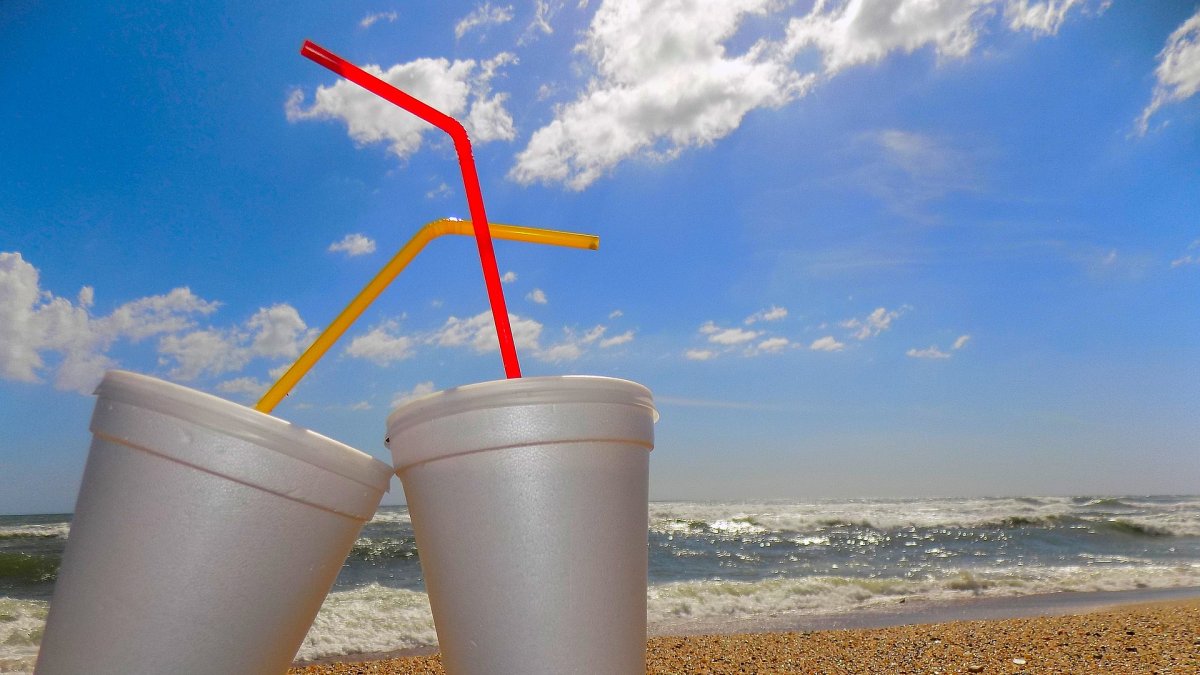 En muchos países está prohibido el uso de sorbetes.