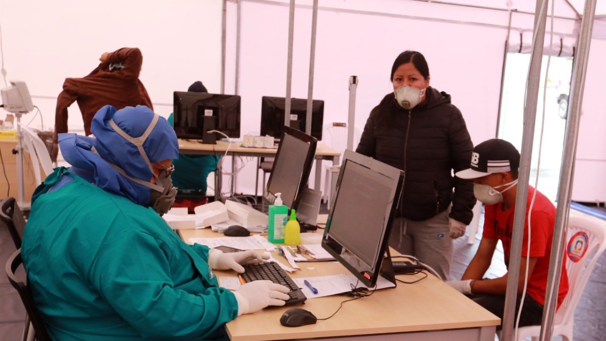 La atención médica se satura en el hospital del IESS en el sur