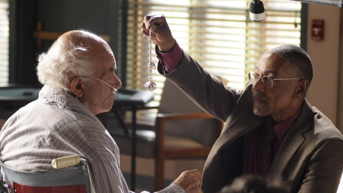 Better Call Saul es una serie de televisión estadounidense creada por Vince Gilligan y Peter Gould. Se trata de una precuela de Breaking Bad.