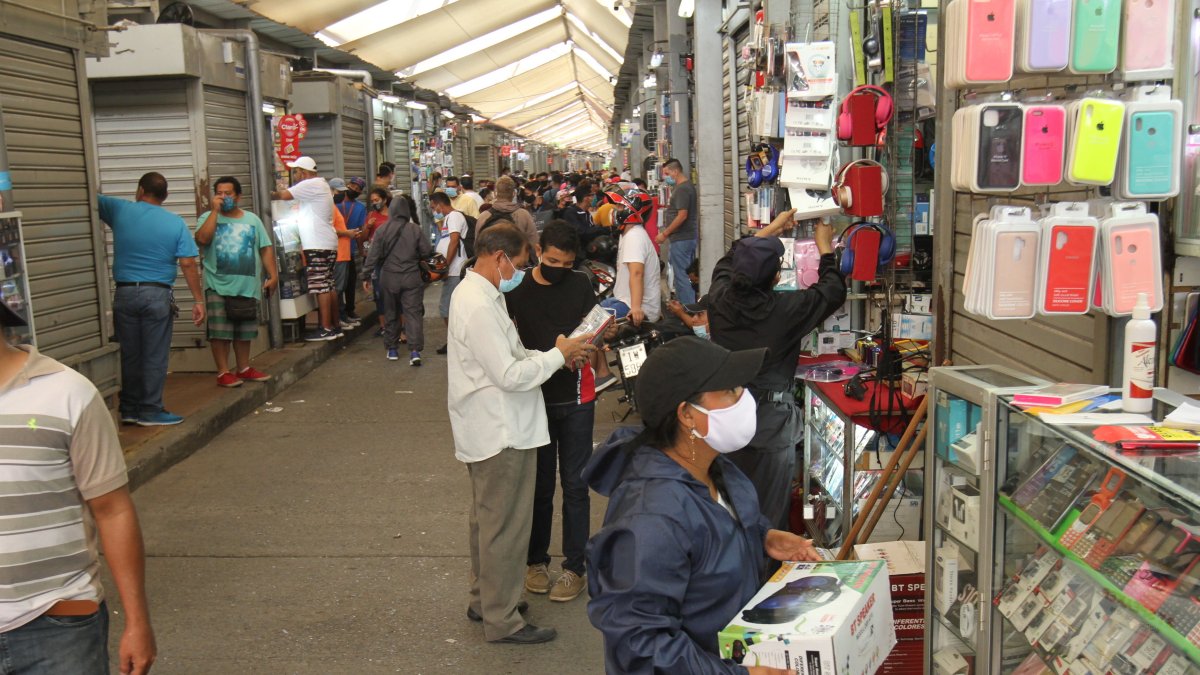 Control. La medida establece que los establecimientos de la bahía se abran por grupos para evitar las aglomeraciones.
