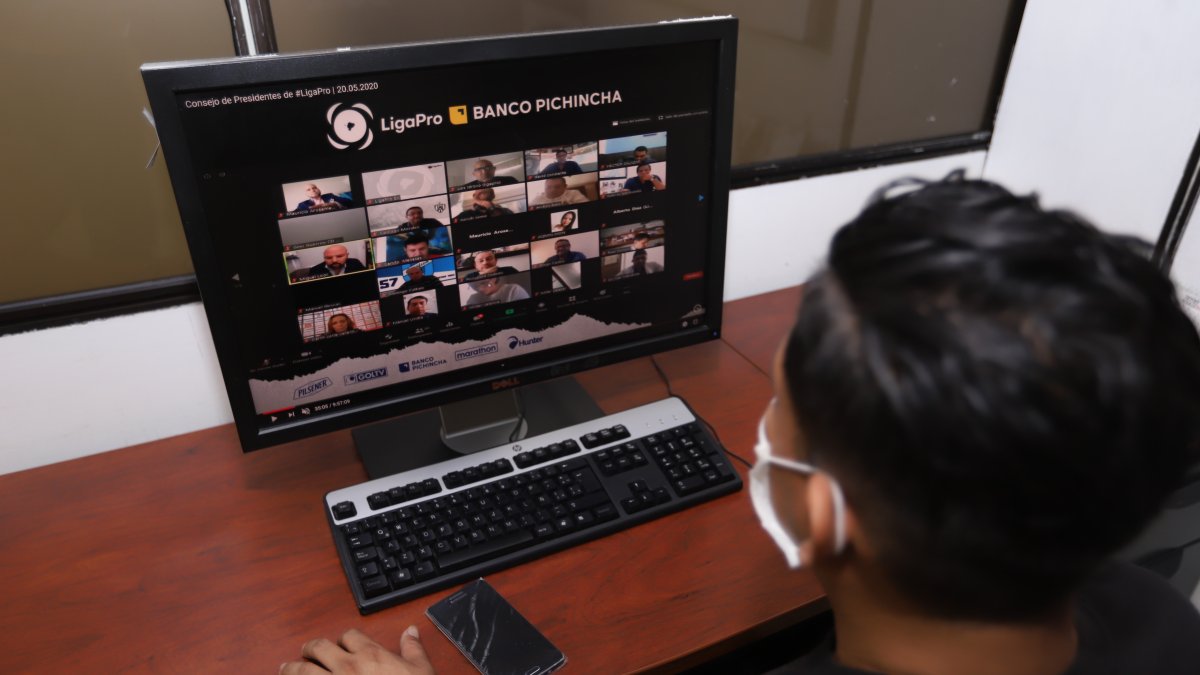 El tiempo invertido no sirvió de mucho. El Consejo de Presidentes se volverá a reunir mañana y pedirá asesoría a la Conmebol, para tratar de resolver un par de asuntos.