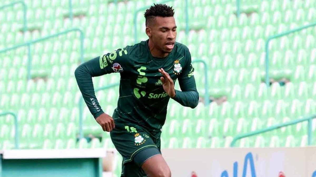 La empresa Sport Capiutal, representante de Preciado, desmintió que el jugador esté en la lista de contagios; no así sus compatriotas Eric Castillo y Félix Torres de quienes no se conoce su resultado.