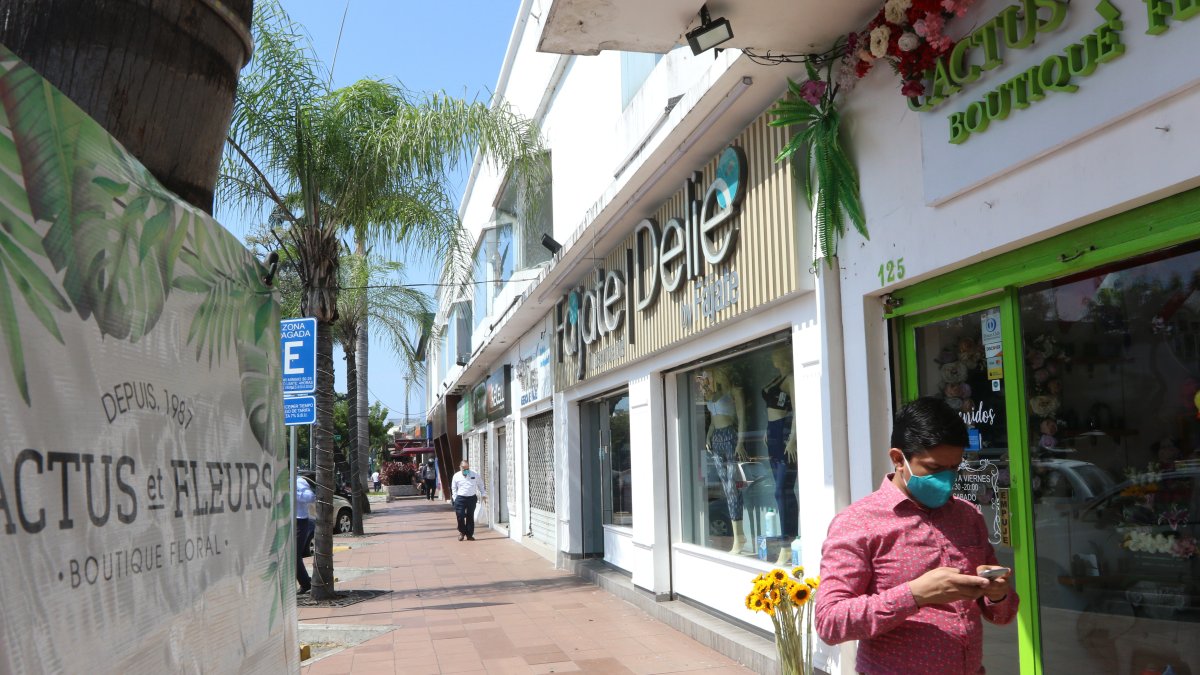 La zona comercial de Urdesa central se reactiva poco a poco.
