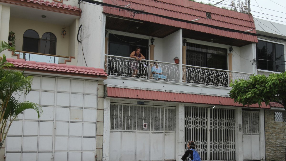 Transformación. Durante la cuarentena, los balcones fueron de gran ayuda para las familias. Fueron el nexo seguro y de diálogo entre los vecinos.