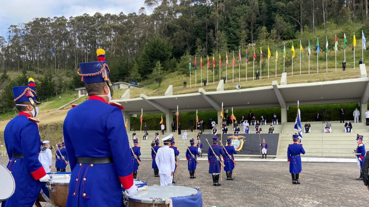 En la Cima de la Libertad, en el centro sur de Quito se cumplió la ceremonia por los 198 años de la Batalla del Pichincha.