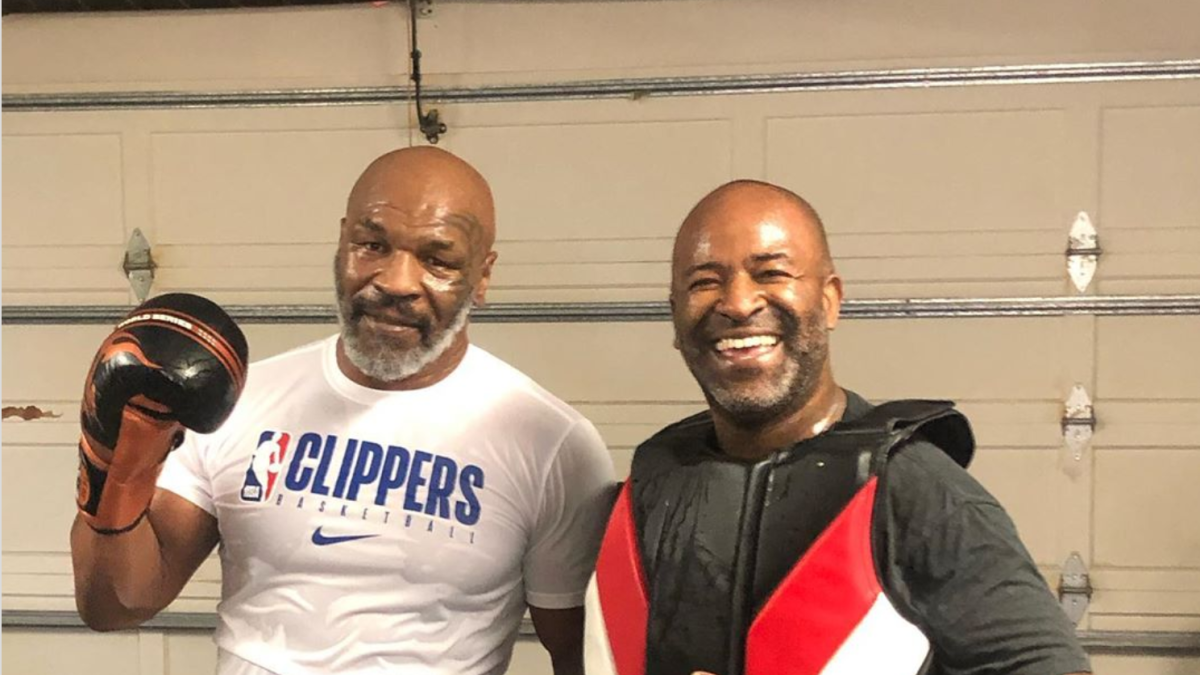 Con 53 años, 15 de ellos desde que se retiró, el boxeador norteamericano (i) volverá a los cuadriláteros. Se somete a dieta y ejercicios exigentes.