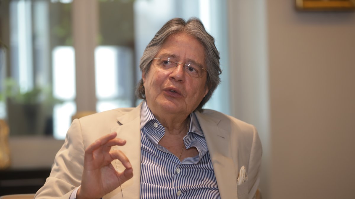 Guillermo Lasso lidera el fideicomiso que ha recaudado 9 millones de dólares para donar insumos médicos, medicinas y equipos a los hospitales para luchar contra el COVID-19