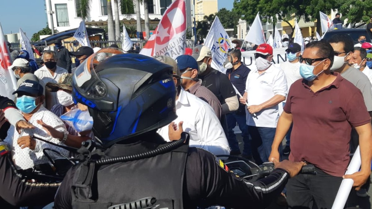 Guayaquil. Manifestantes de los gremios de trabajadores rechazaron las medidas económicas del Gobierno Nacional.