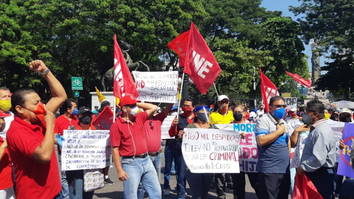 Jornada de protestas. Representantes de UNE Guayas se manifestaron en contra de las medidas del Ejecutivo.