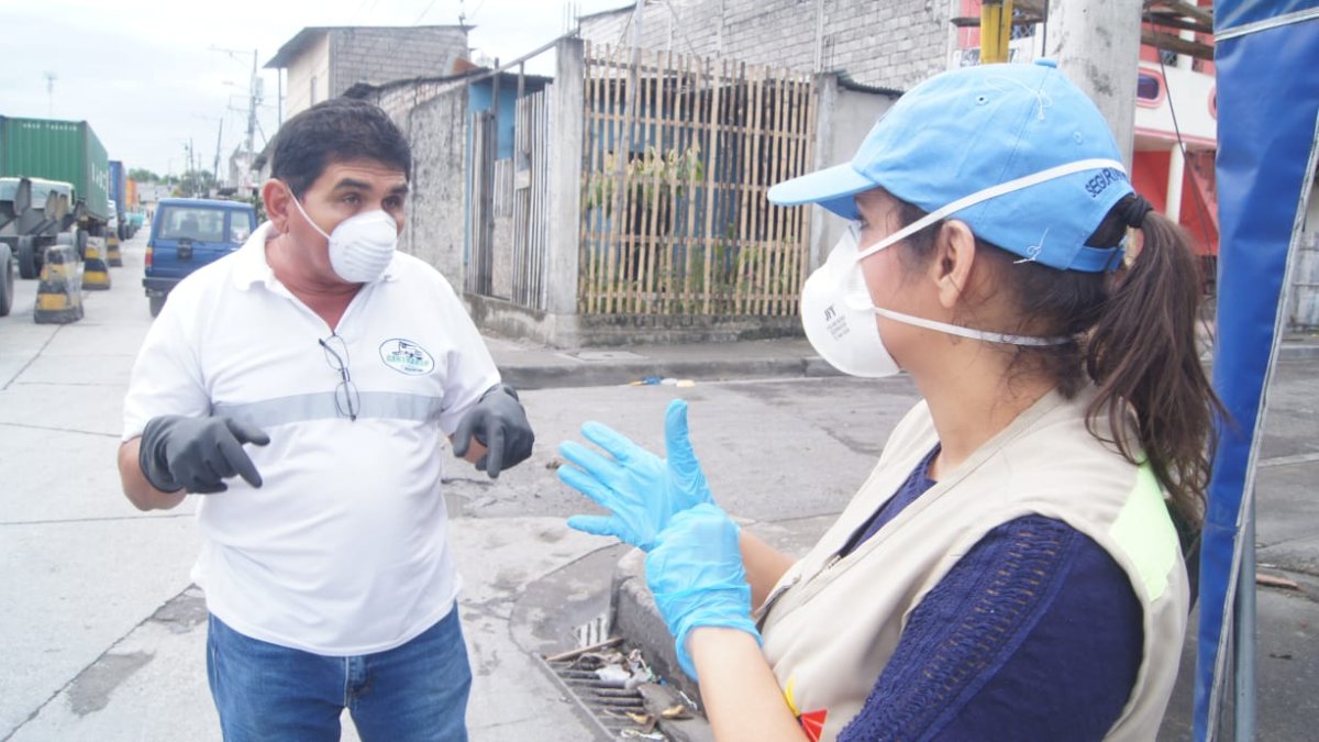 La subsecretaria, María Verónica Alcívar, inspeccionó los puertos.