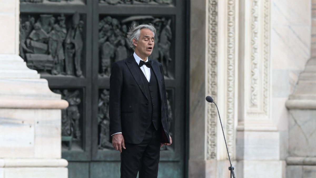 Andrea Bocelli se contagió de COVID-19, aunque su caso fue leve.