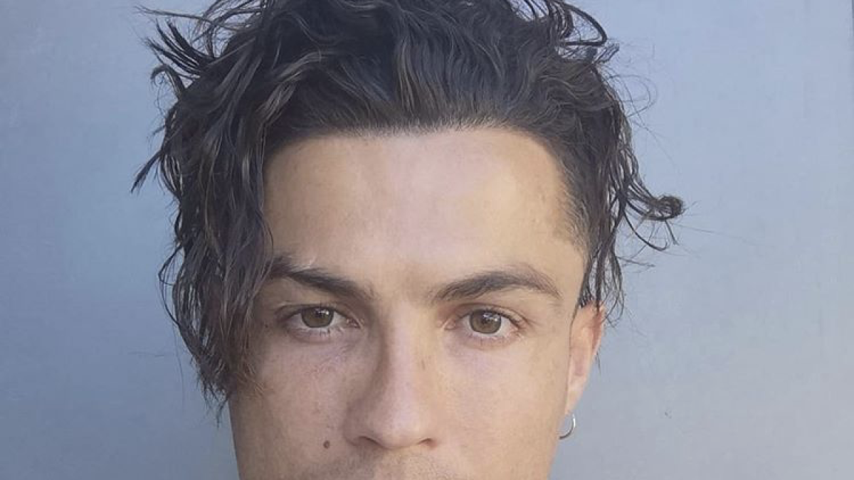 El luso alborotó las redes con su nuevo peinado.