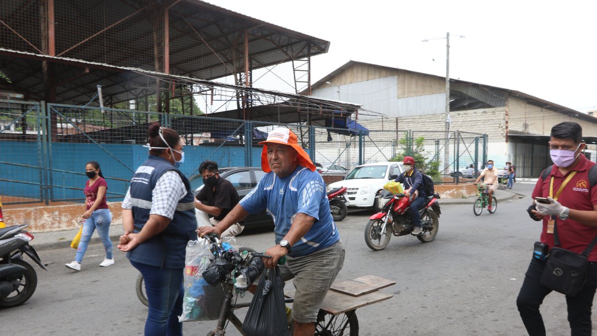 En el cantón Durán todavía hay quienes no usan la mascarilla.