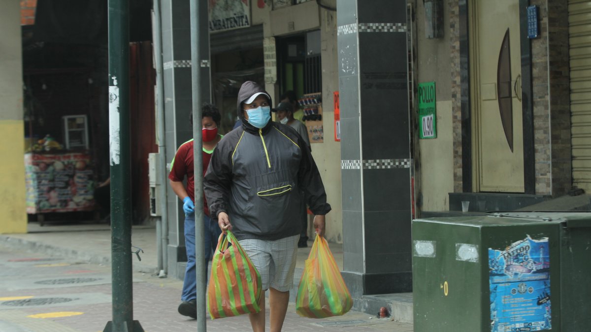 Guayaquil, uno de los cantones en amarillo, los ciudadanos empiezan a retomar la normalidad con cuidado.
