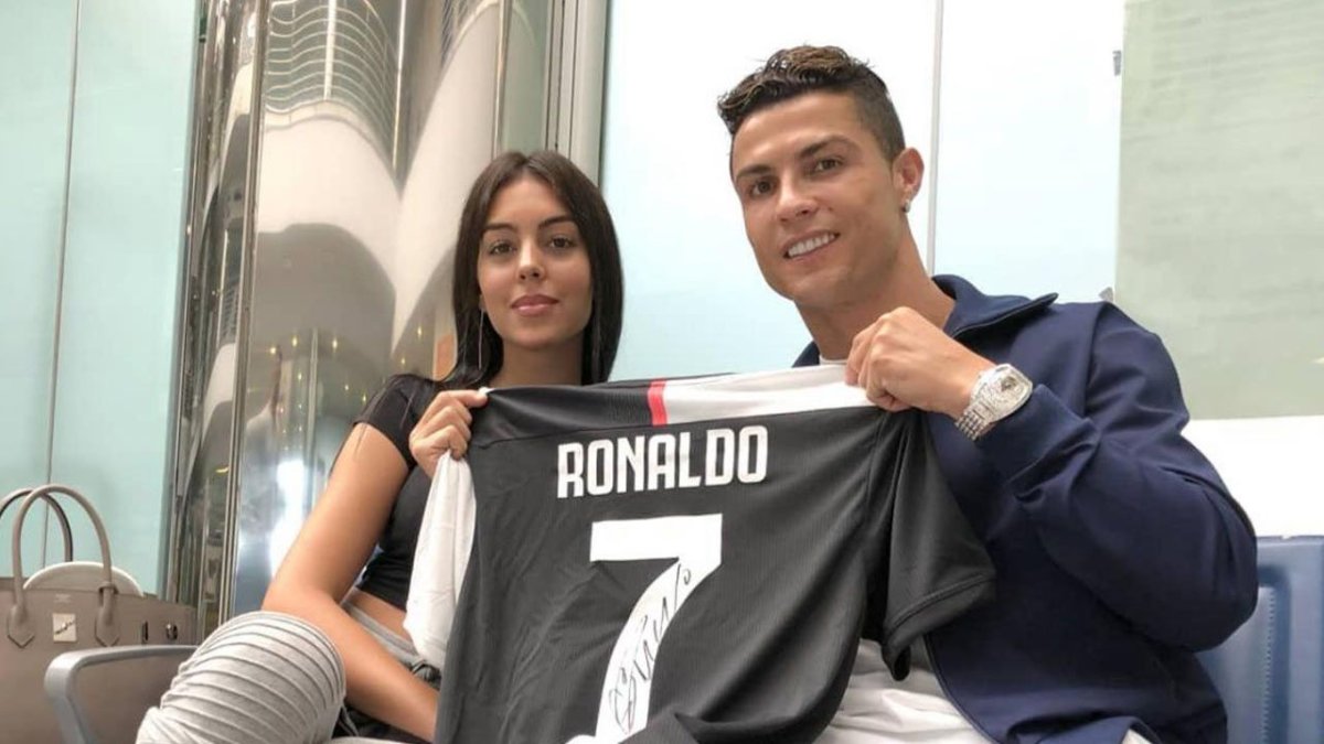 Georgina Rodríguez, modelo argentino, junto al delantero portugués Cristiano Ronaldo.