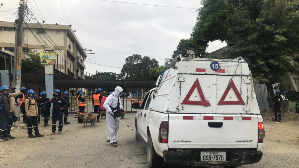 A las instalaciones solo ingresa personal que trabaja en las obras de construcción, bajo estrictas normas de bioseguridad.