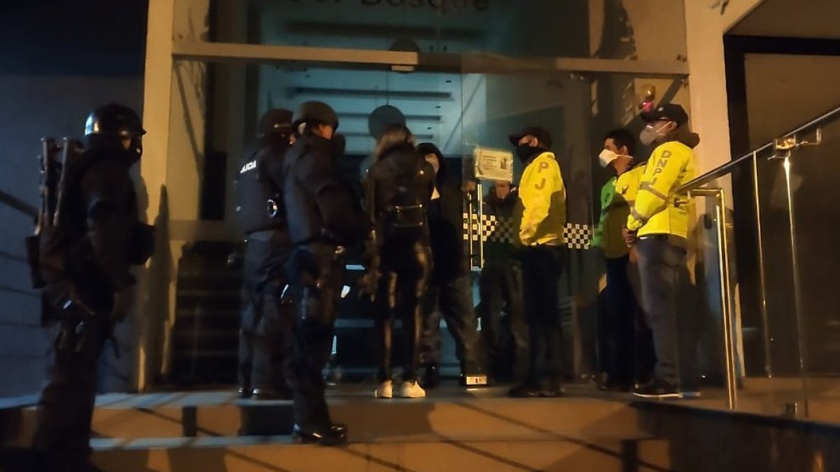 La Fiscalía efectuó cuatro allanamientos la mañana de este miércoles dentro de la investigación por posibles sobreprecios en pruebas COVID-19