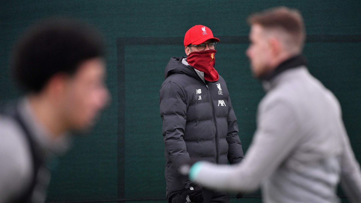 Los jugadores de la Premier retomaron en grupos pequeños los entrenamientos pero ante los nuevos casos detectados ya existe recelo.