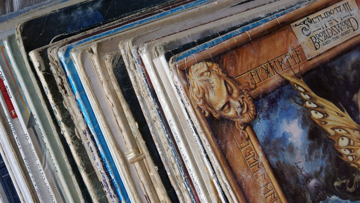 La duración de los vinilos y la capacidad de almacenamiento de los Cds obligaron a buscar nuevos formatos.