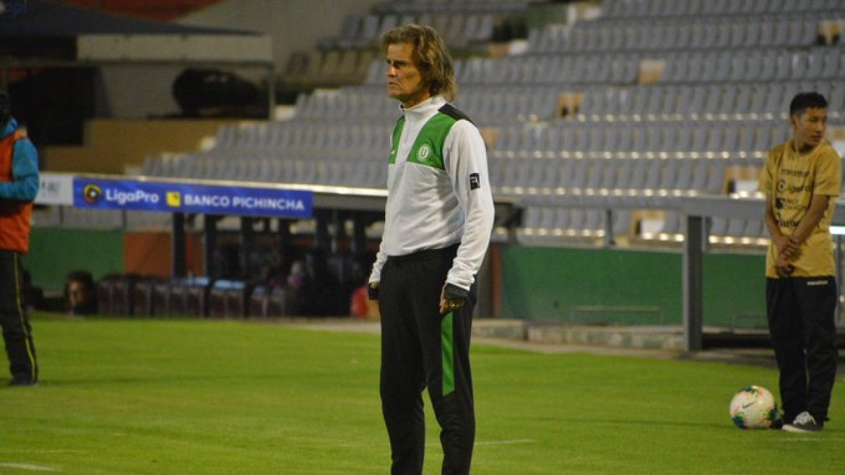 El técnico Rubén Darío Insúa comentó que regresará al país para retomar los entrenamientos de Liga de Portoviejo.