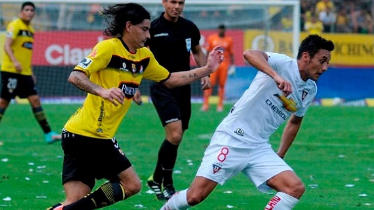 A criterio de Ismael Blanco (i) el partido Barcelona vs. Liga de Quito no alcanza la importancia de un auténtico clásico.