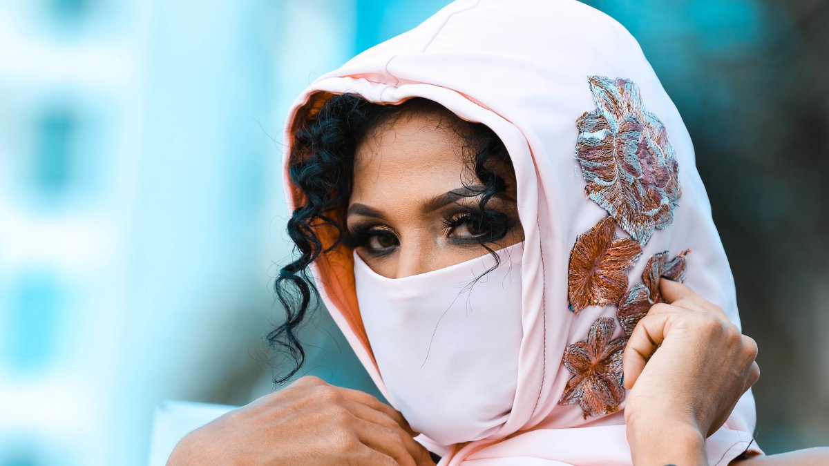 La cantante se unió a la diseñadora Marthina Morrett.