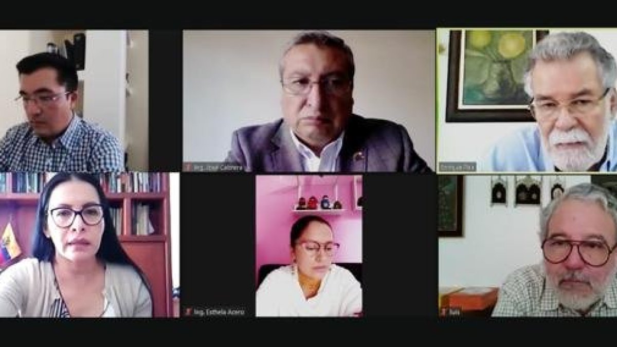 La sesión del CNE empezó la tarde  del jueves 27 de mayo y continuó este viernes. El organismo tiene varios temas pendientes.