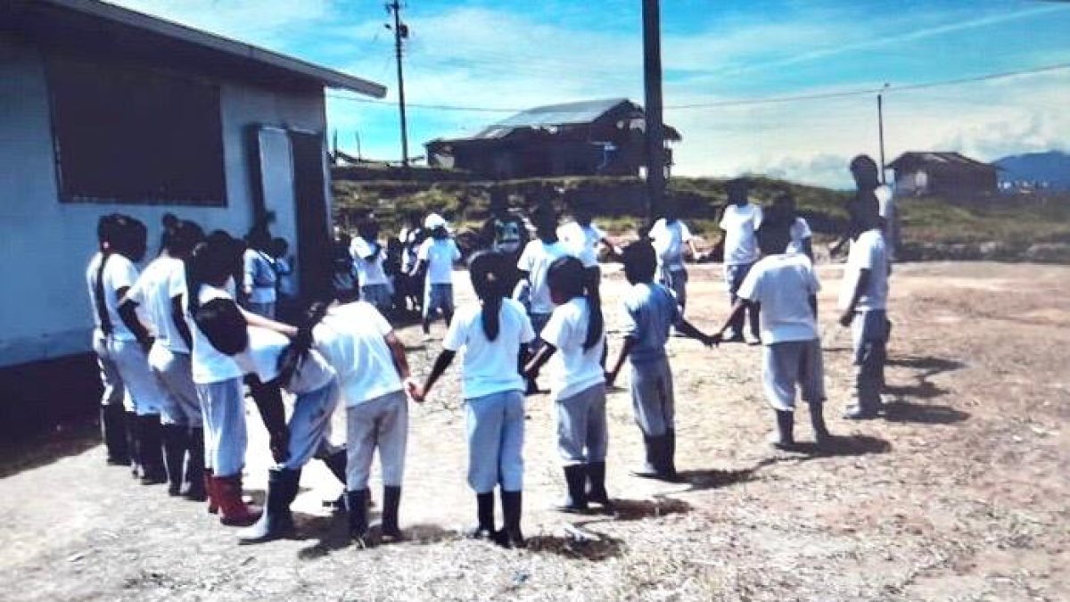 Alumnos de la escuela Misael Nastacua de la comunidad de La Unión, Esmeraldas