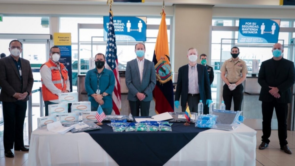 El viernes la Embajada de Estados Unidos entregó equipos a la Dirección de Aviación Civil.