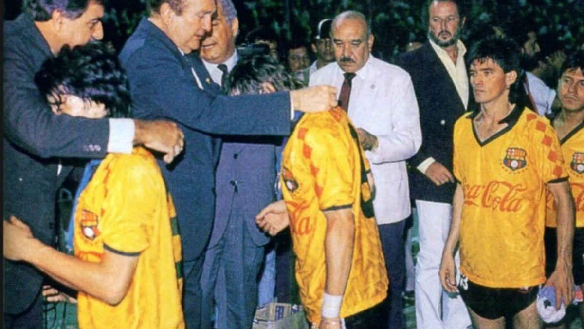 Los barcelonistas afirman que el arbitraje de la final copera en 1990 favoreció al Olimpia paraguayo.