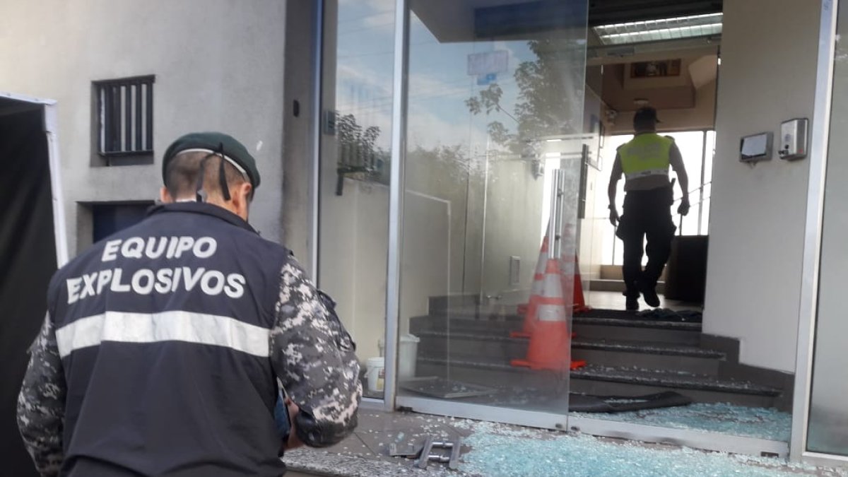 Personal antiexplosivos llegó hasta el lugar.