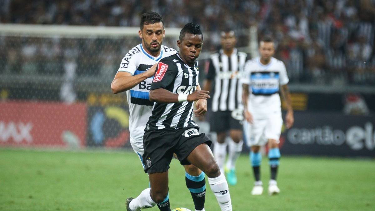 El volante ecuatoriano Juan Cazares dio positivo a la prueba de COVID-19.