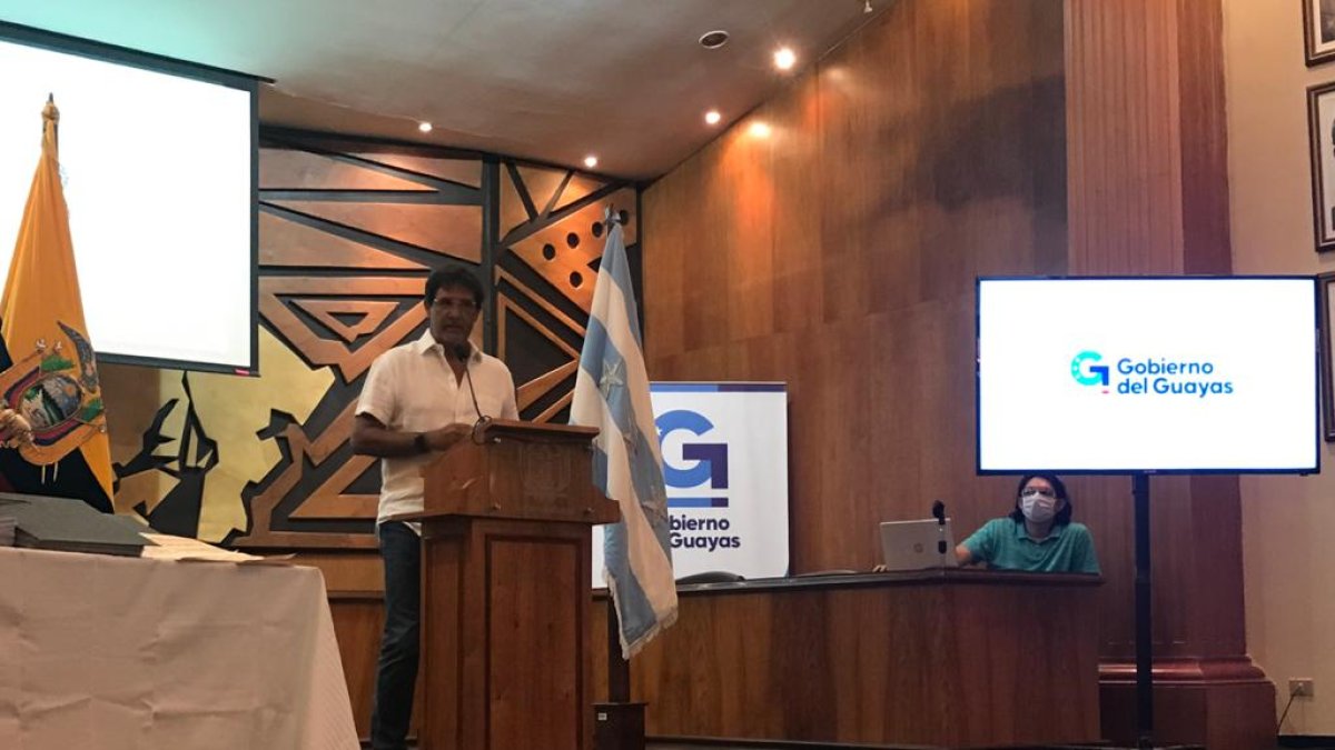 El prefecto del Guayas, Carlos Luis Morales, en una rueda de prensa este 1 de junio.