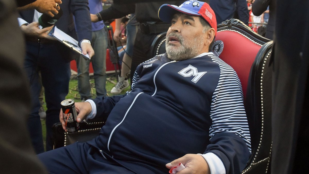 Siempre polémico, Diego Armando Maradona no tiene segura su continuidad en Gimnasia.