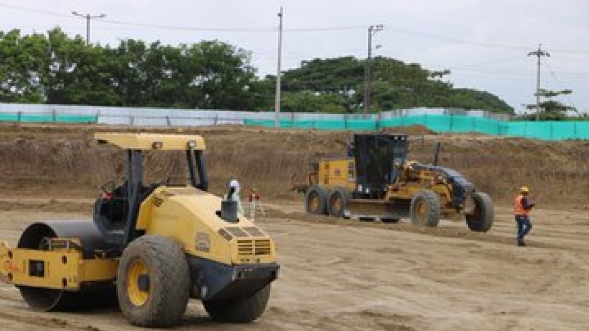 Obra. Pese a las irregularidades, la construcción sigue realizándose.