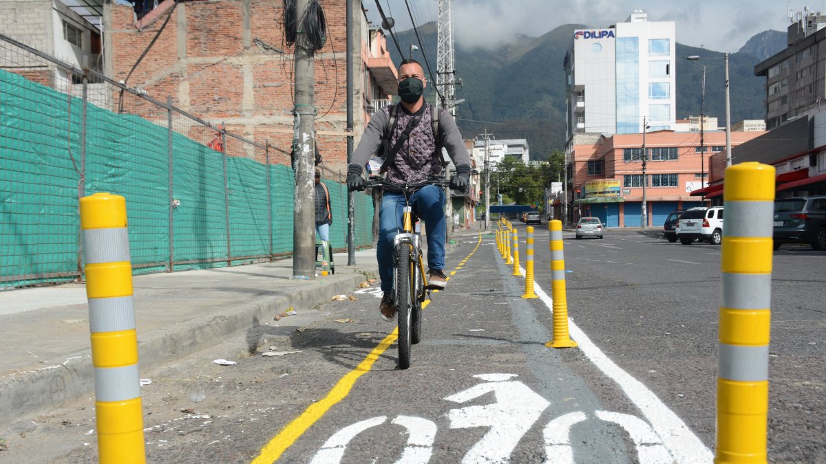 La capital pasa a color amarillo con lo que relaja sus medidas de restricción frente a la pandemia.