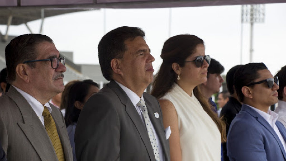 Andrea Sotomayor (d), principal de la Secretaría del Deporte junto a Augusto Morán, titular del Comité Olímpico Ecuatoriano (COE).