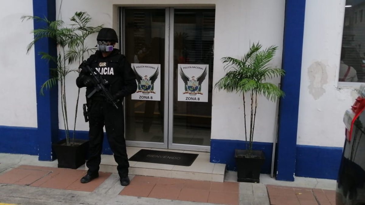 El comandante de la Policía explicó que Bucaram está recibiendo el trato como un expresidente de la República.