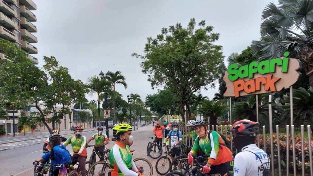 Hecho. Para celebrar, los ciclistas se reunieron en varios puntos de la ciudad. Los recorridos se replicarán a lo largo del día.